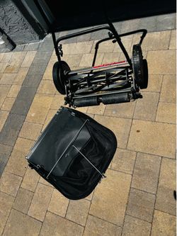 Manual Reel Push Mower with Grass Catcher - Earthwise
