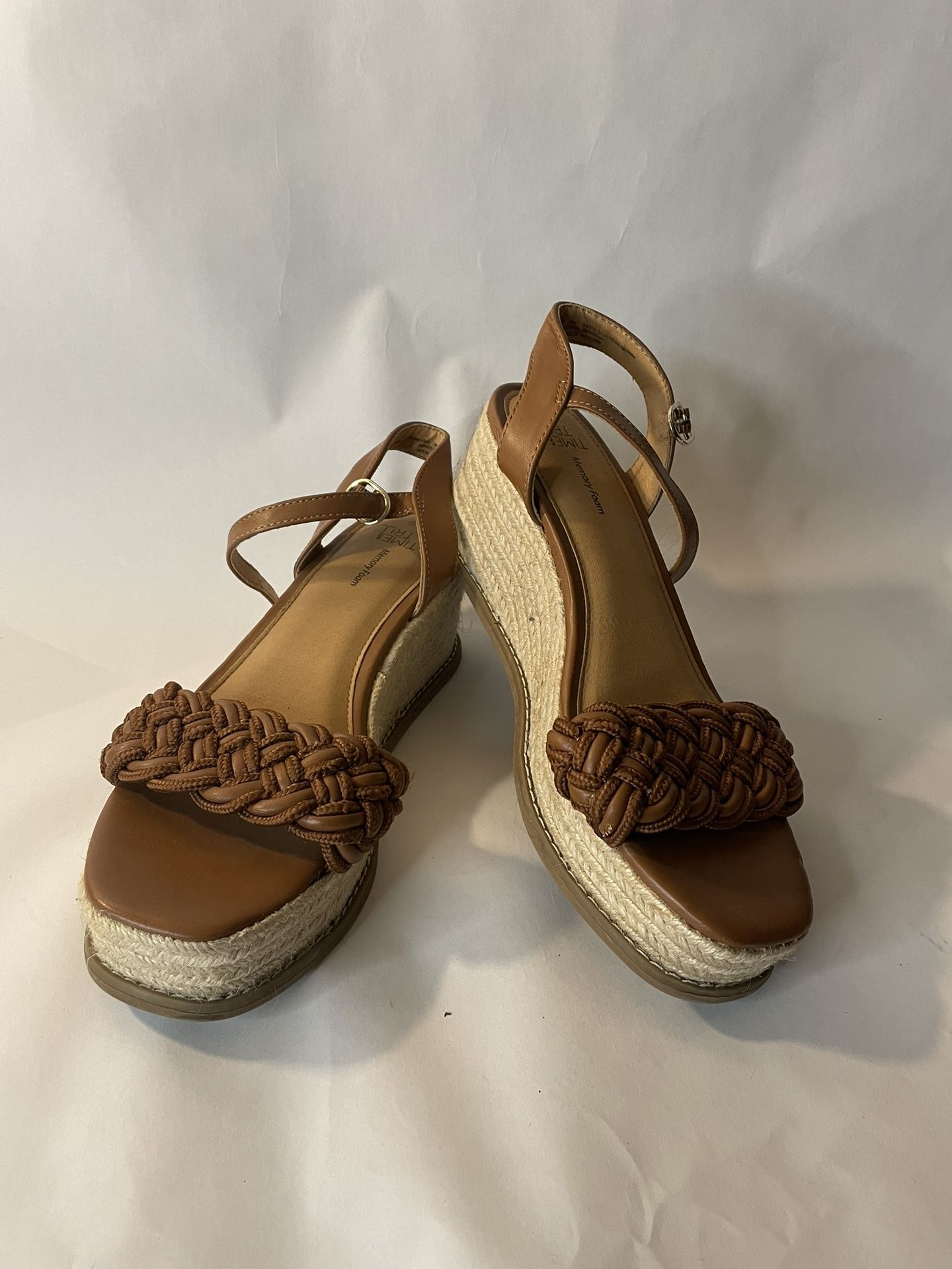 Size 9 Cute Chunky Heel Wedge Sandal, Never Worn