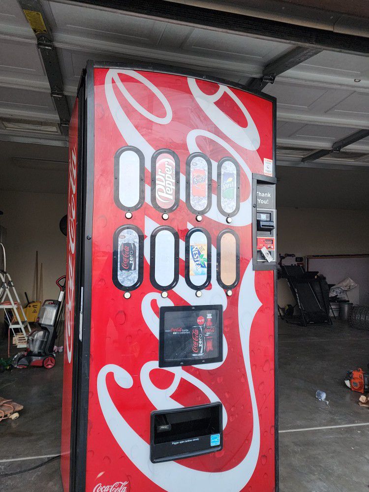 Vending Machine Royal Venders 804