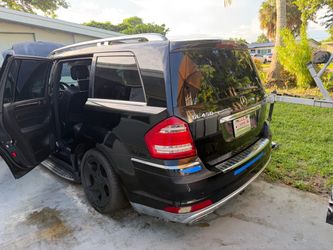 Mercedes-Benz GL450 SUV Black -PARTES