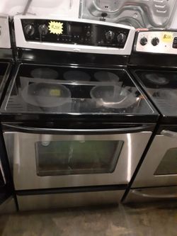 Whirlpool glass top electric stove stainless steel in excellent conditions