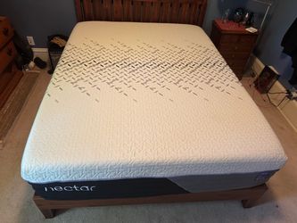 Like New Nectar Luxe Hybrid Queen Mattress