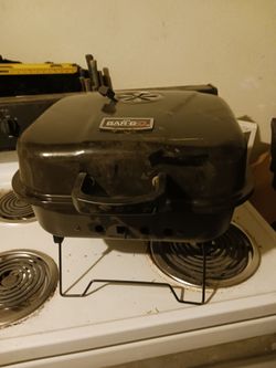 Portable charcoal grill