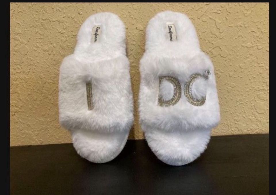 BRAND NEW BRIDAL “I DO” SLEEPERS… Size 7.8 Is like a 7.5…IN NEW EXCELLENT CONDITION… $25