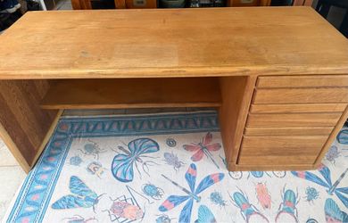 Solid oak/wood desk