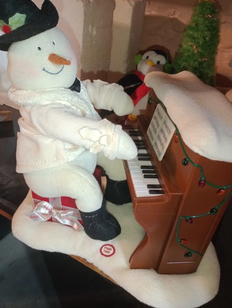 Musical Piano Playing Snowman