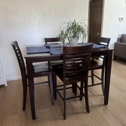 Table And Chairs 