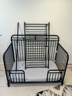 Monarch Hill Hawken 3 in 1 Convertible Metal Crib