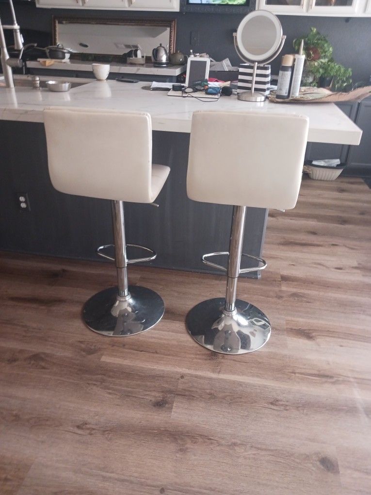 Stools/adjustable