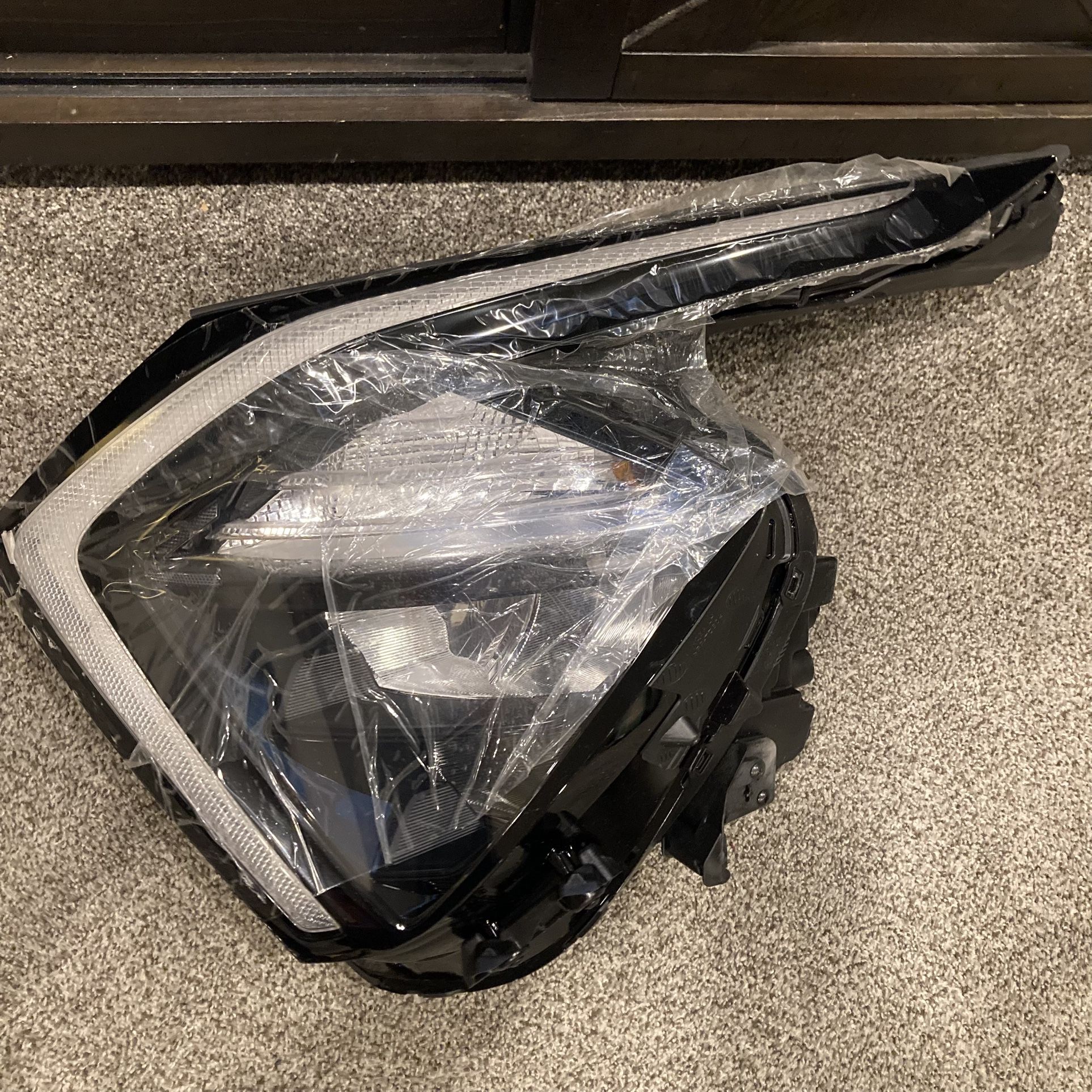 OEM - 2022-2024 Kia Sportage SX EX LX Headlight LED LH Driver Side 92101DW000