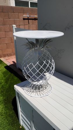 White Metal Pineapple Side Table