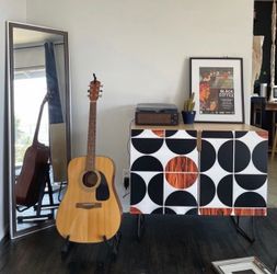2 door cabinet/sideboard