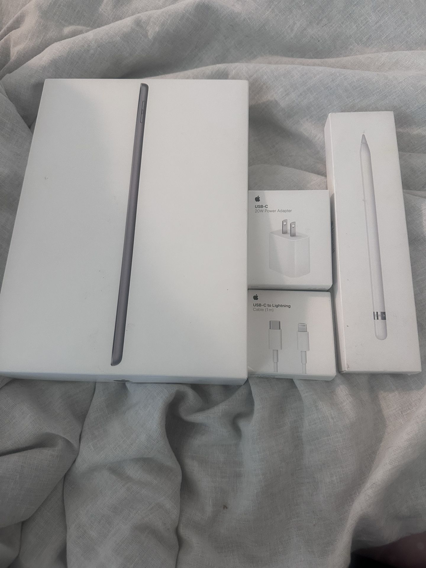 Brand New iPad 9th Gen bundle