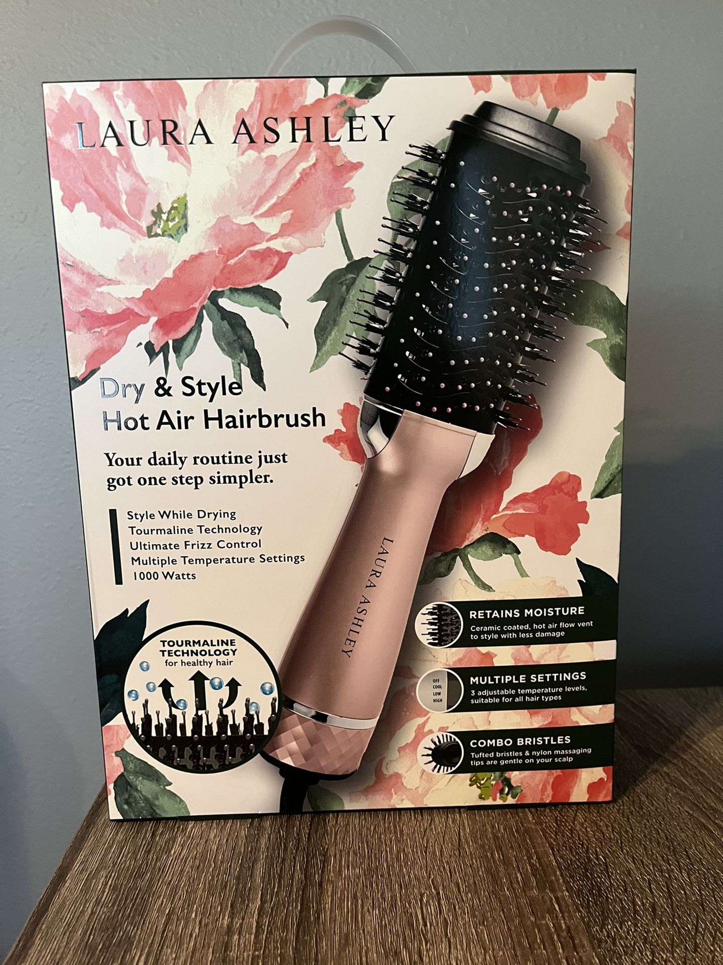 Dry & Style Hot Air Hairbrush - New