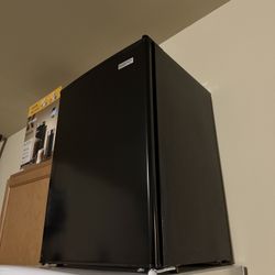 Igloo 2.6 Cu.Ft. Compact Refrigerator with Freezer