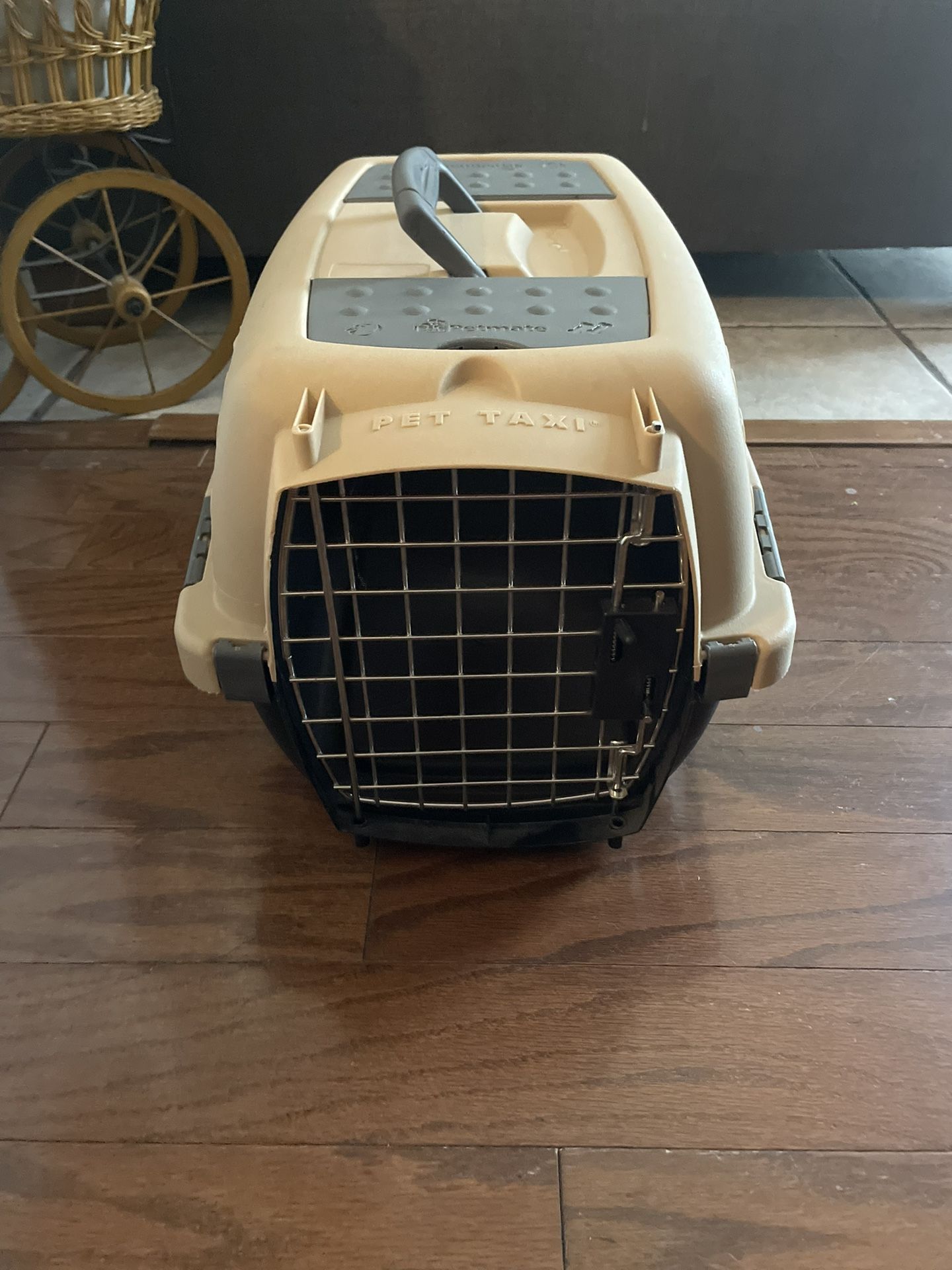Small Pet Kennel/ Crate