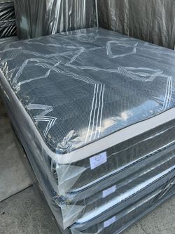Full Size Mattress Pillow Top 12"    new Mattress in a plastic sealed
