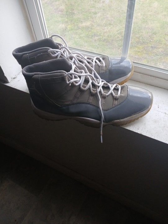 jordan 11s size 12 for 70 or best offer