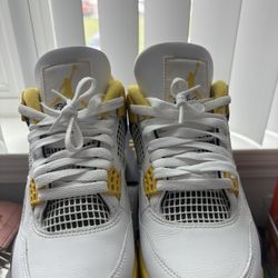 Jordan 4 Retro Vivid Sulfur 