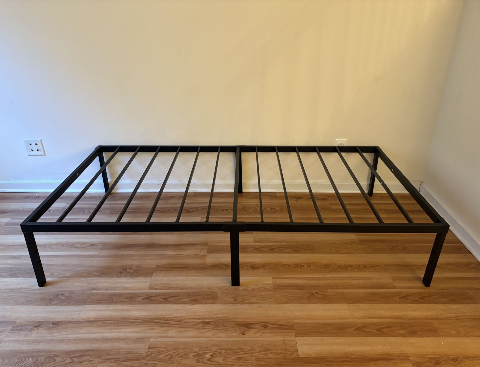 DUMOS Twin Size Bed Frame