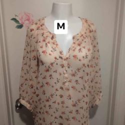 New Women’s Top Size Medium 