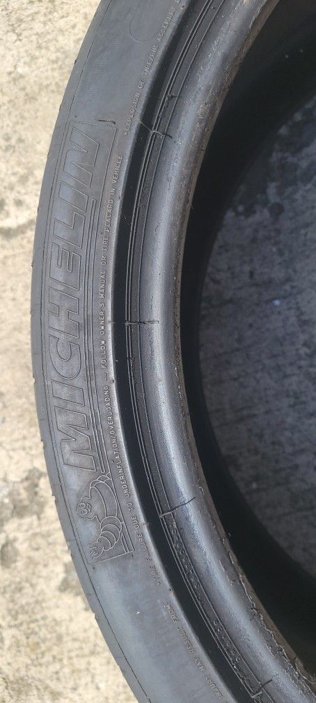 Used Michelin Tire 265/35 ZR 21