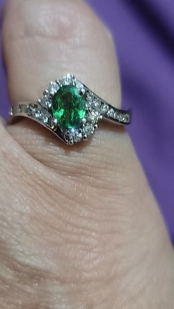 Ladies 14k Solid White Gold Tsavorite Stone Diamond Ring.  