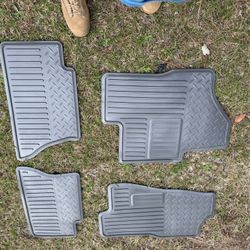 Rubber floor mats, charcoal, gray, and color 2001 -2006 Chevy Silverado crew cab four-door truck