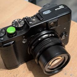 Fujifilm × 10 compact camera 