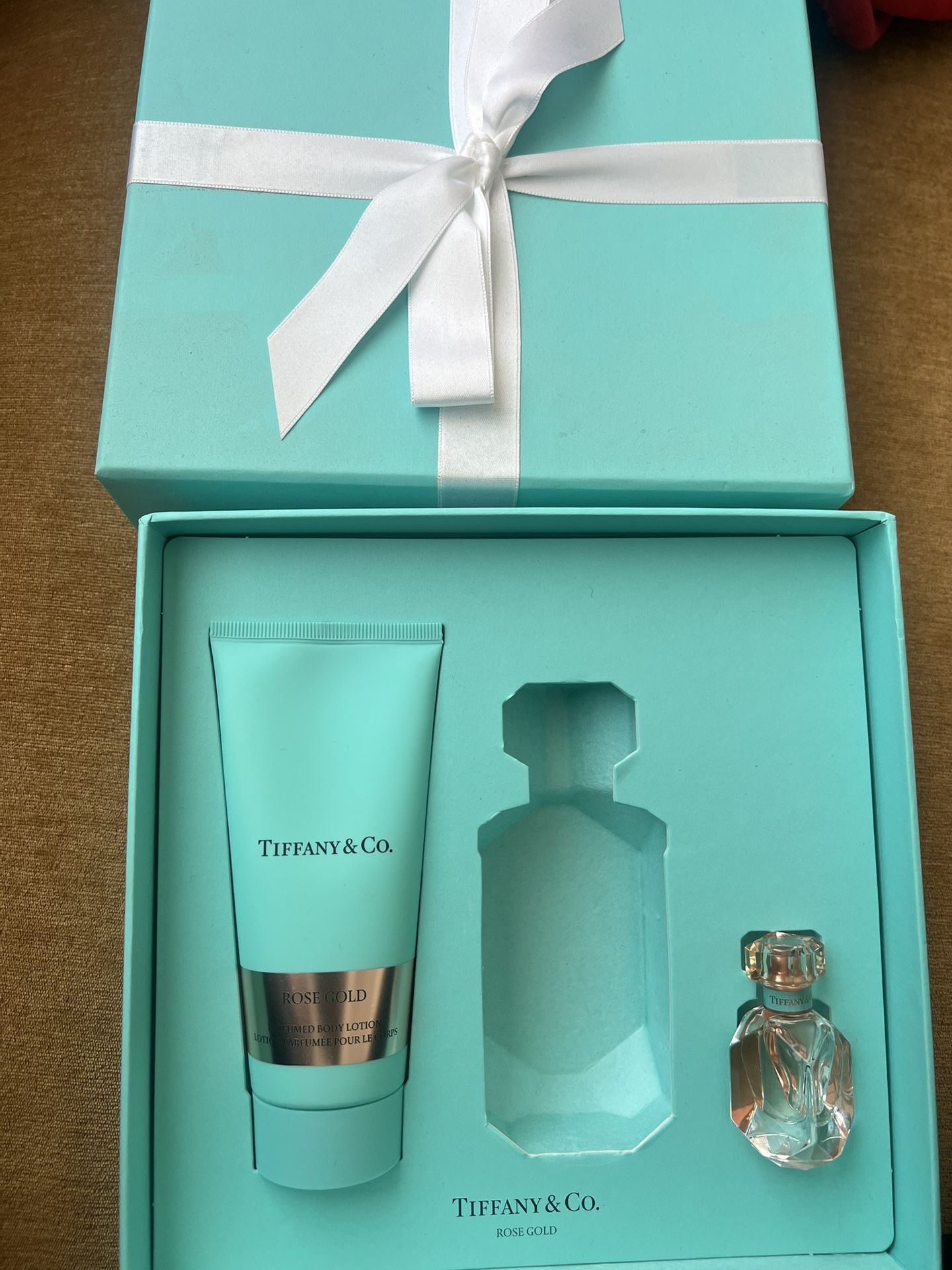 Tiffany rose Gold , Lotion & Mini Perfume