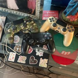 3 PS4 Controllers $40 ALL THREE
