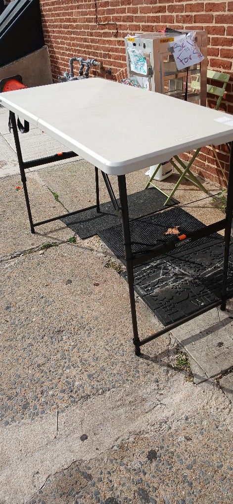Longlife 4"foldable Table 