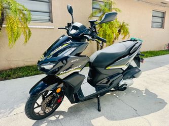 Italica M200 Scooter - Great Condition