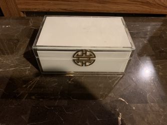 Jewelry box