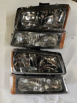 2003 to 2006 Chevrolet Silverado Avalanche headlights Luces Mica Calavera Faro Black Housing
