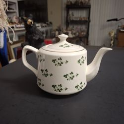 Shamrock ☘️  Design 2 Cup Teapot By Carrigaline Pottery In Ireland Ceramic Vintage Mid 20th Century 4.5"H X 7"W 