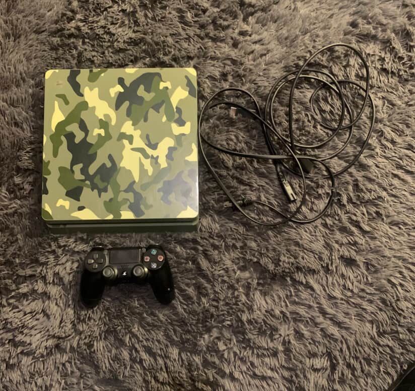 PS4 Slim With games (digital)