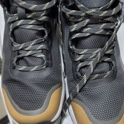 Mens Northface Boots. Size 11 NEW