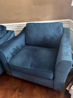 BLUE OVERSIZED CHAIR