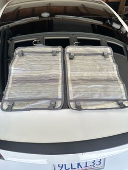 2 Foldable, hanging travel toiletry bag designed to organize cosmetics and personal care