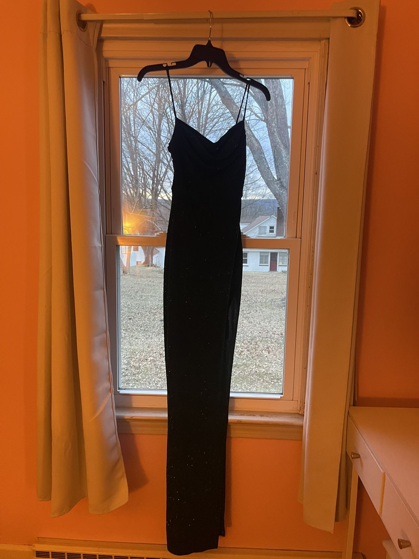 windsor emerald green prom dress Minimalist Spaghetti Sleeve Simple Lace Chapel Train Summer Bridal Dress 44