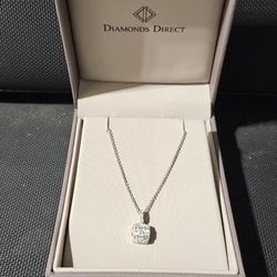 Beautiful Diamond Cluster Necklace 