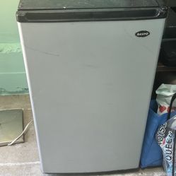 Mini fridge