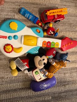 Free toys and some boy clothes 2t