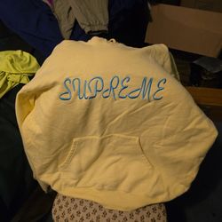 Supreme Script Hooded Sweatshirt
Light Yellow