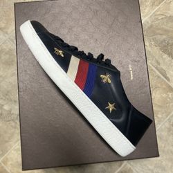 Gucci Navy blue Low sneaker Size 8 (No box included)