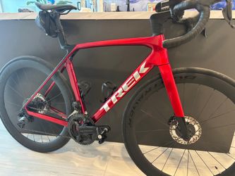 2026 Trek Madone SL7 ML Gen8 gloss fury red