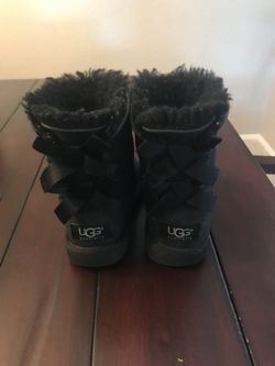 Toddler Ugg Size 9 GUC