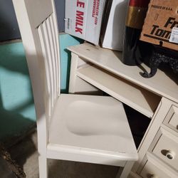 3-Piece White Wood Bedroom Furniture 