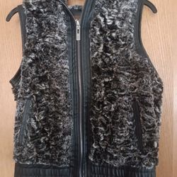 Women's Size Medium,  YMI FAUX FUR VEST 